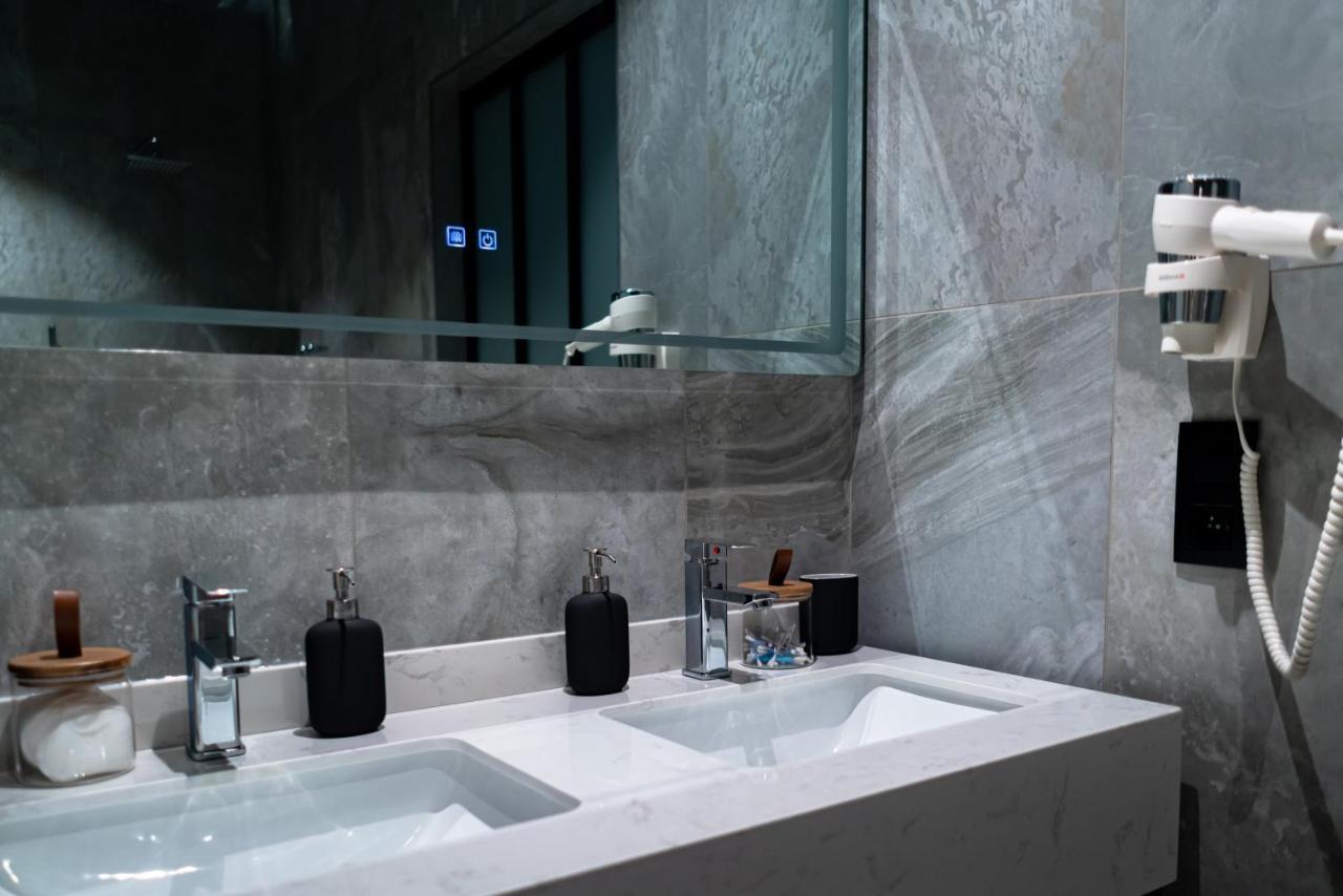 Set Spa Mouscron Bagian luar foto